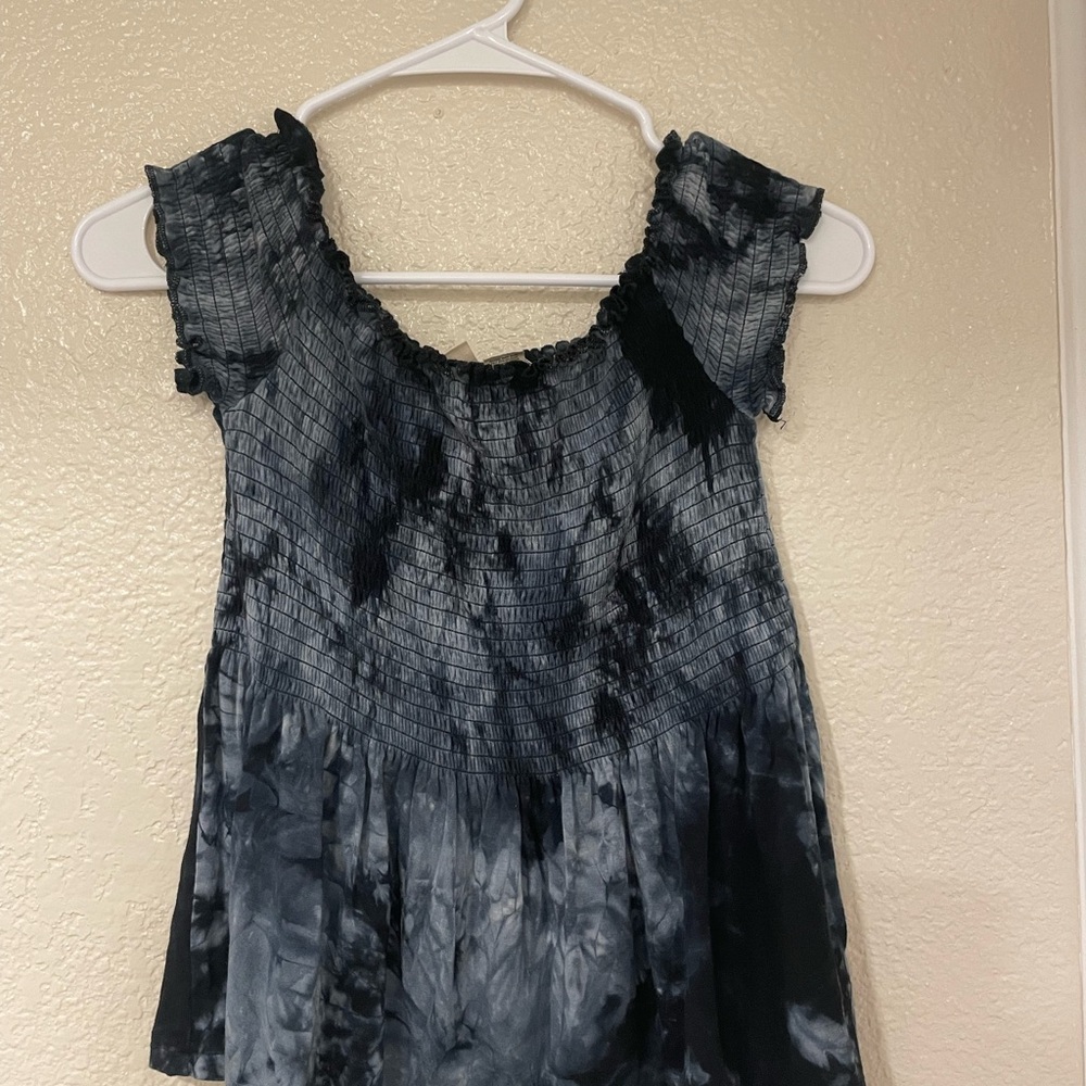 Sky and Sparrow Black & Charcoal Tie-Dye Smocked Tunic